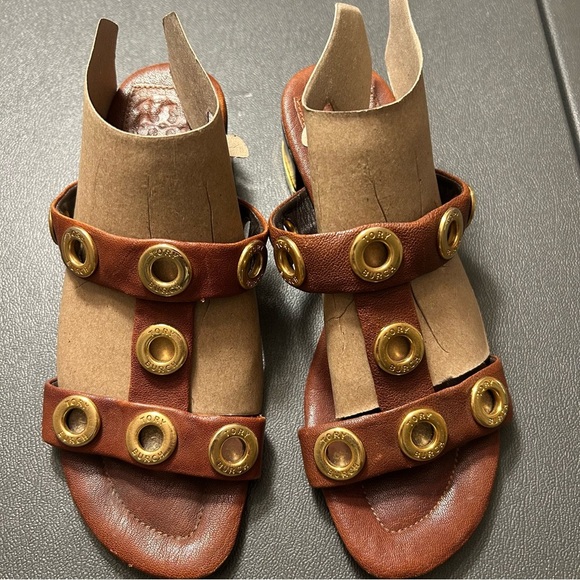 Tory Burch Women's Leather Kathryn Leather Gold Grommet Sandals, Size 5, Brown - Picture 8 of 8